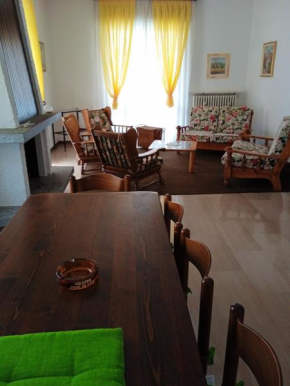 3 bedrooms appartement with enclosed garden at Dervio